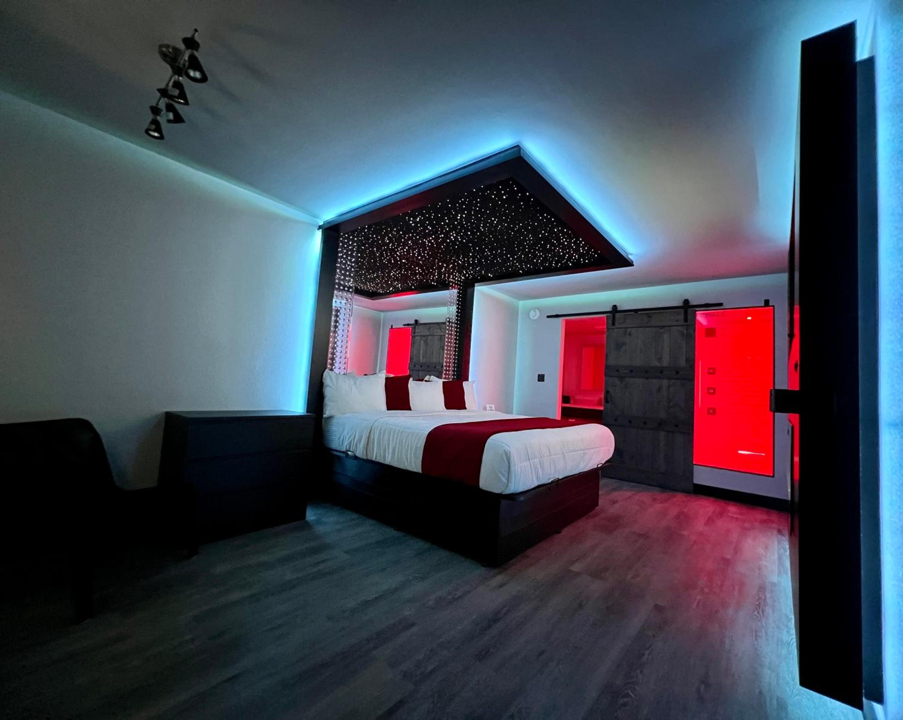 Imperial Suites, Adults Only
