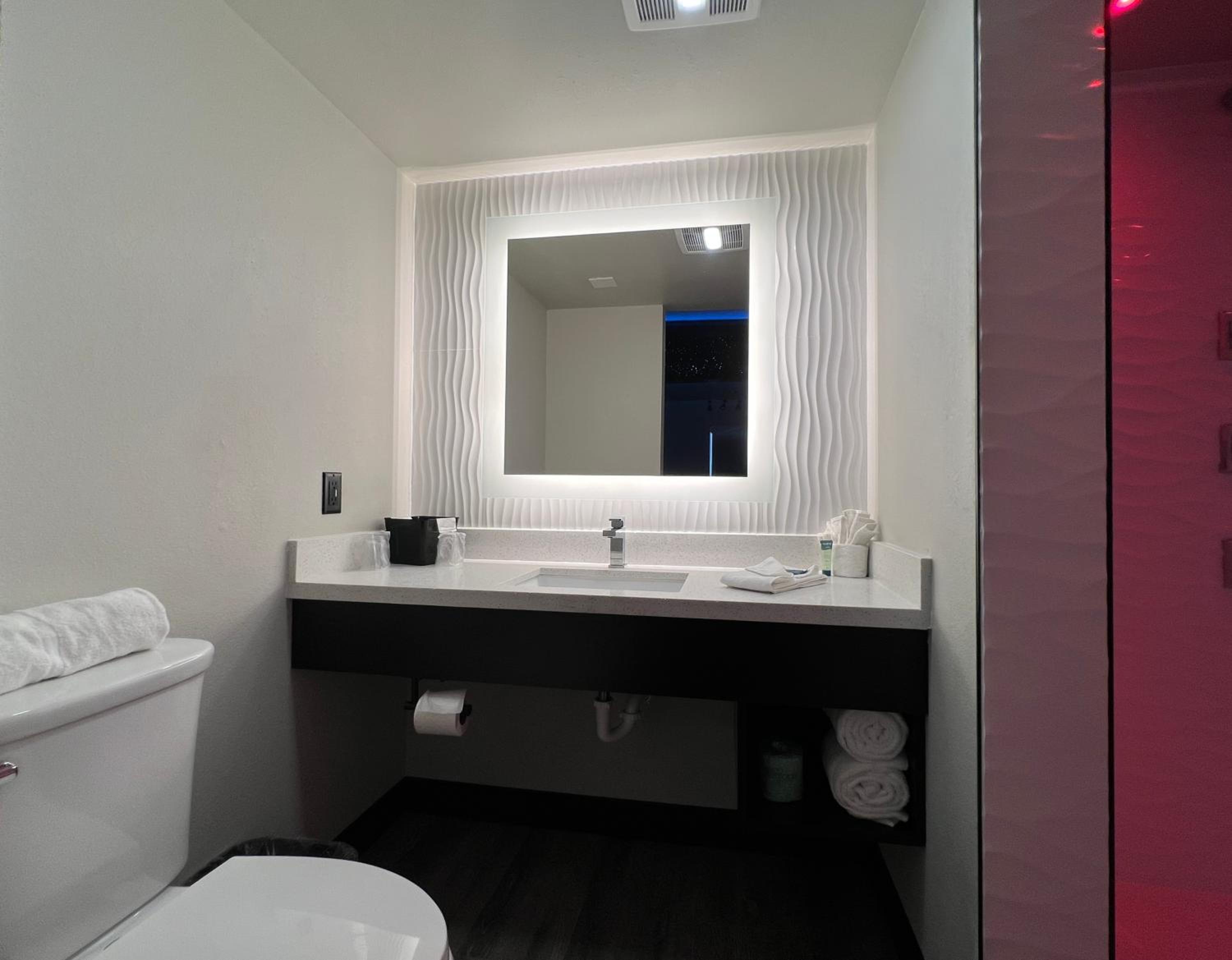 Imperial Suites, Adults Only