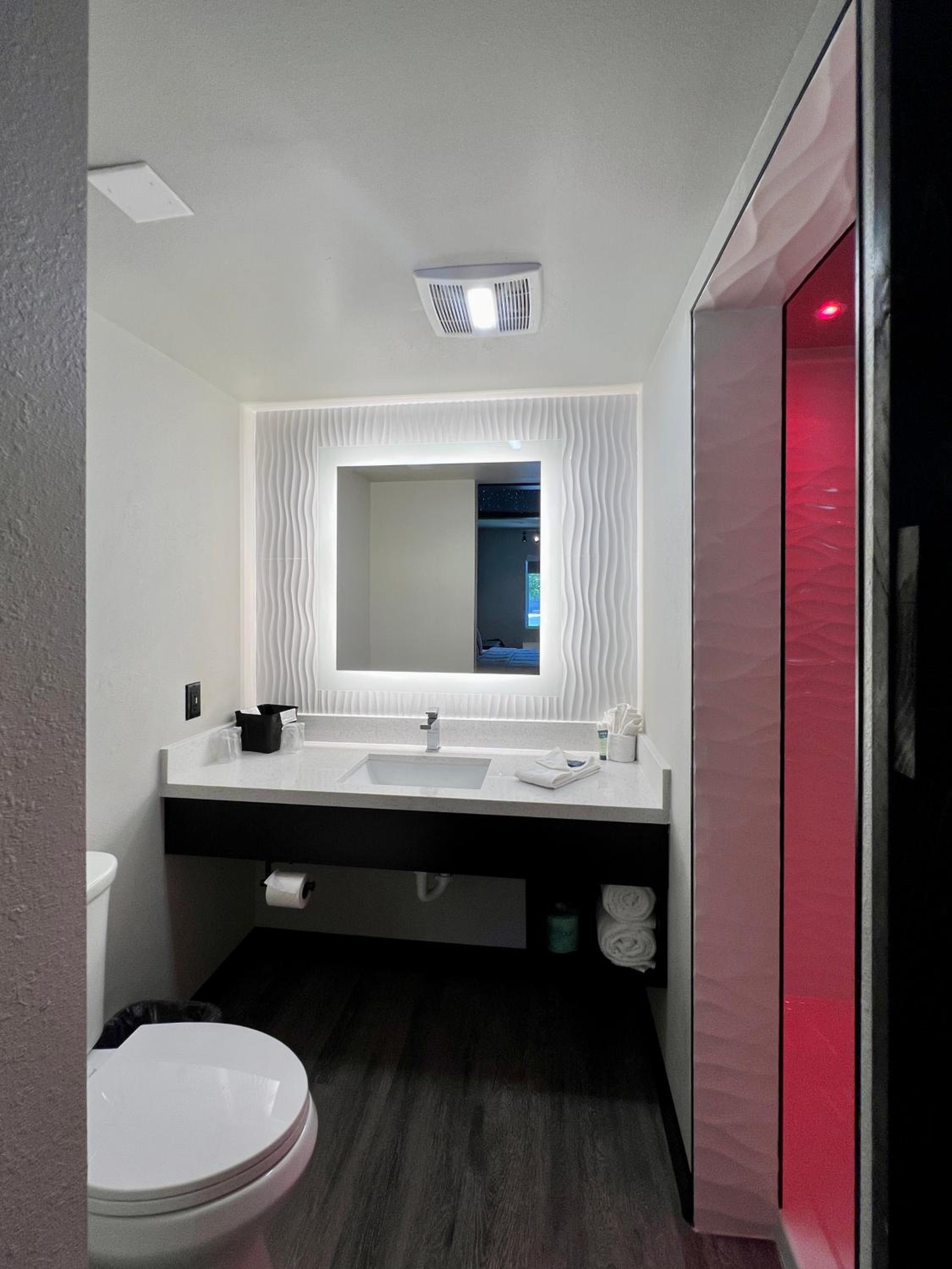 Imperial Suites, Adults Only