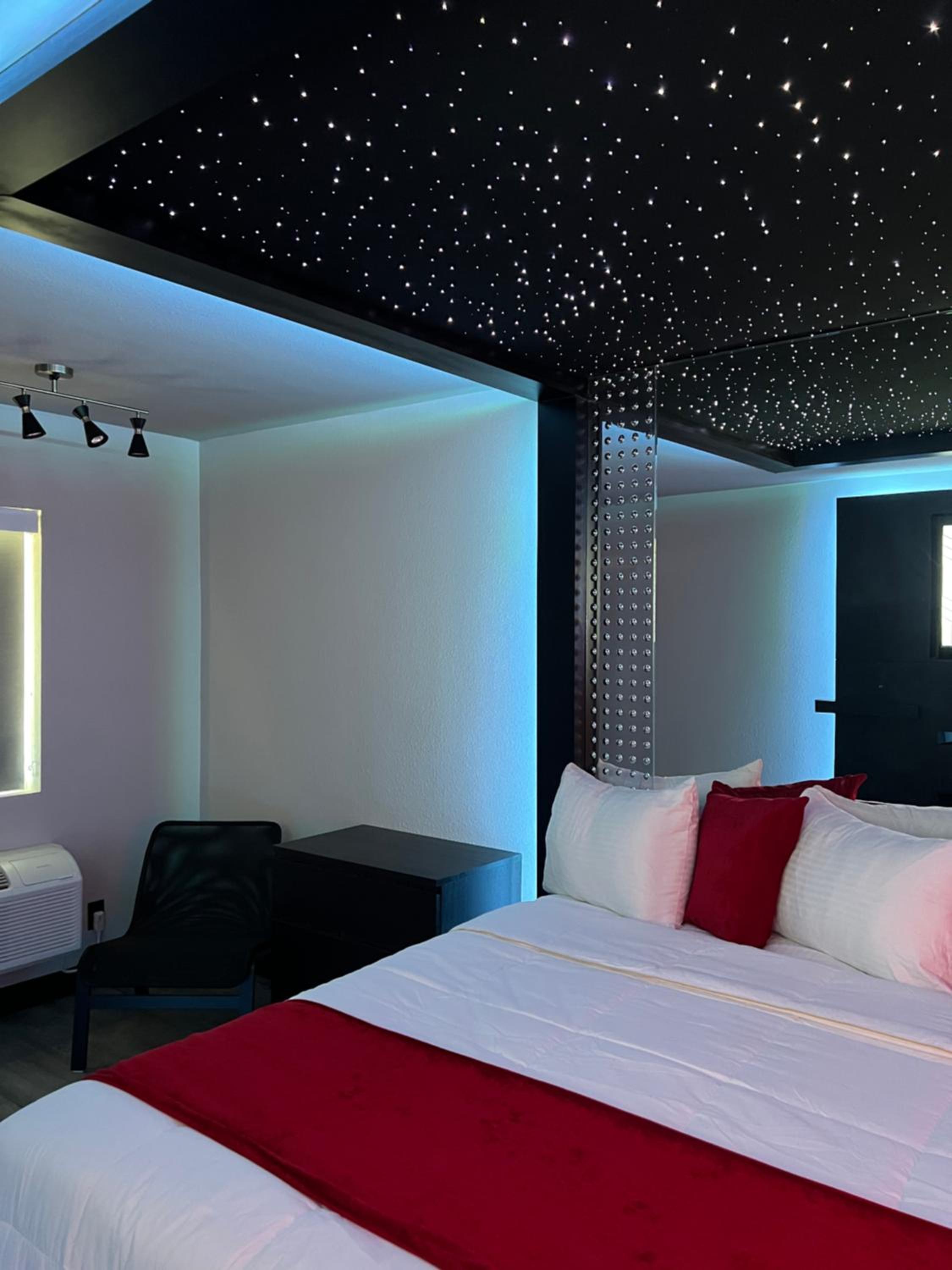 Imperial Suites, Adults Only