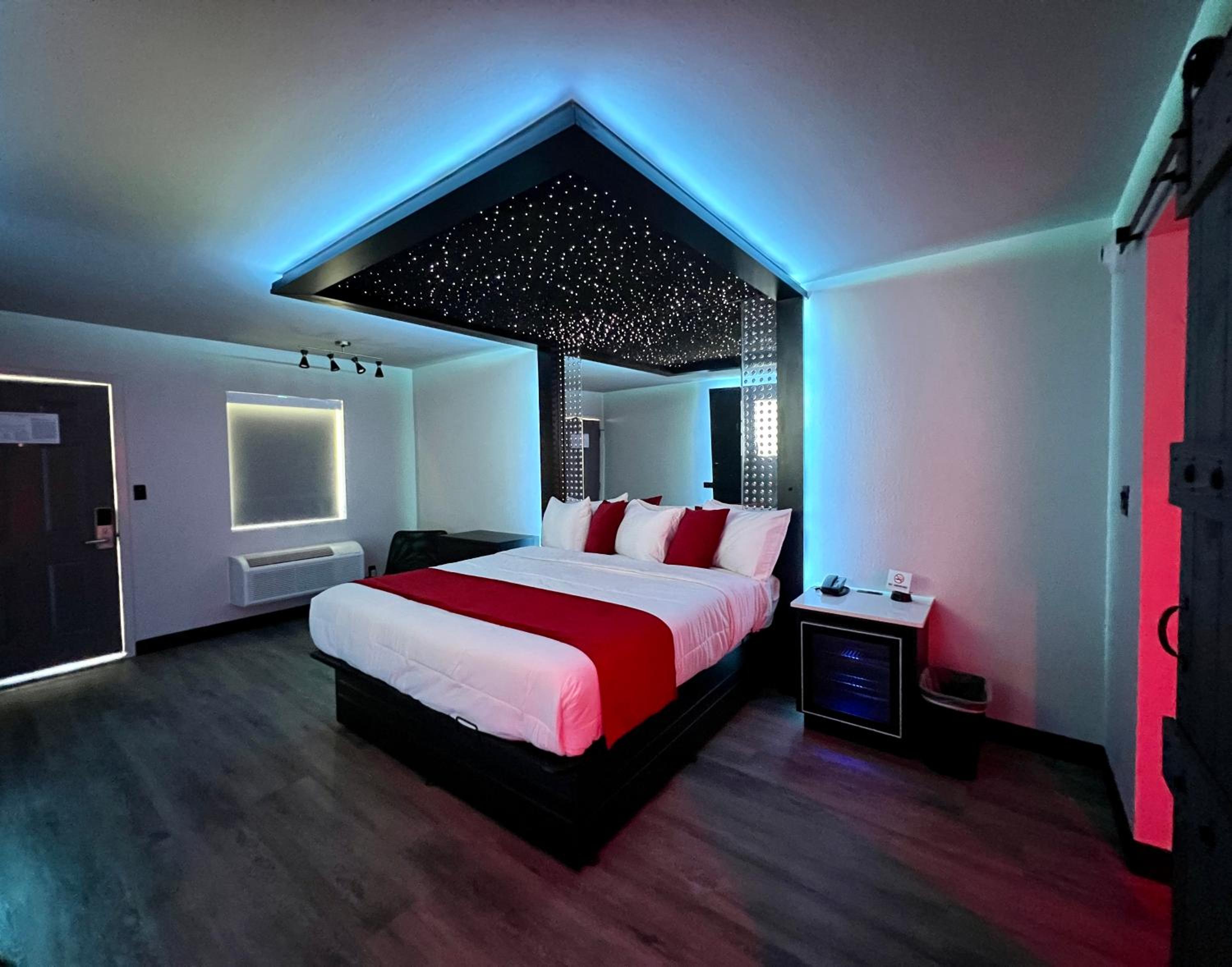Imperial Suites, Adults Only