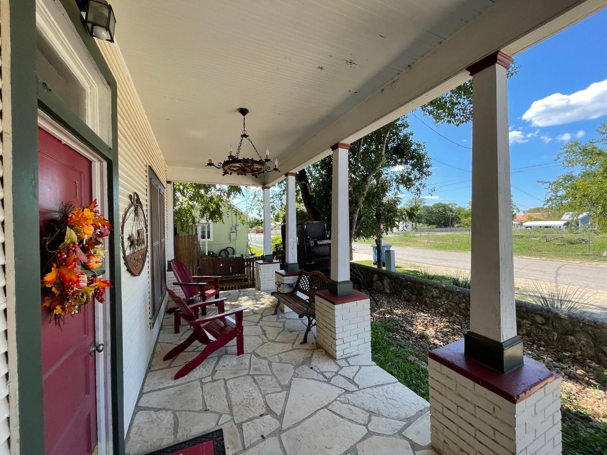 Carriage Inn Bandera Suite 2 view 4