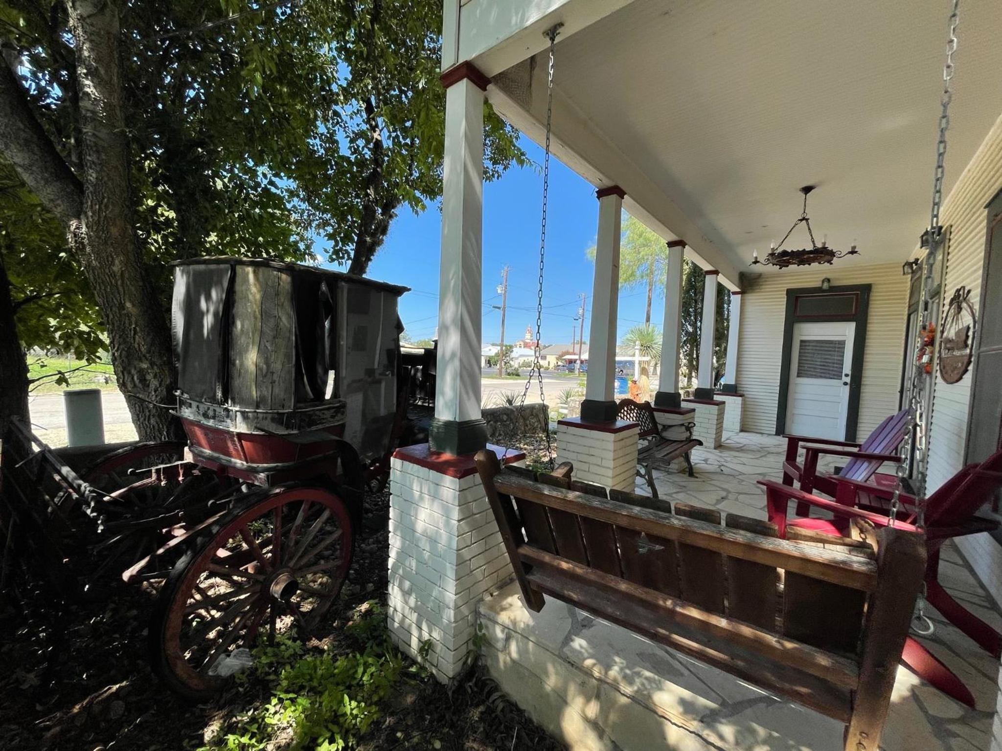 Carriage Inn Bandera Suite 2 view 5