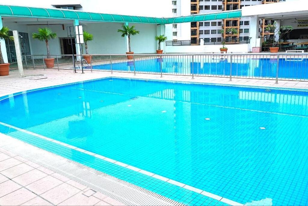 YOLO Budget CONDO KL NETFLIX WIFI