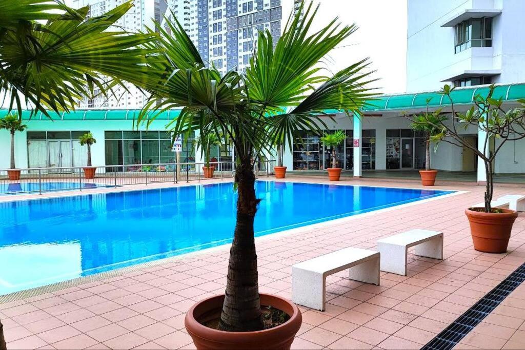 YOLO Budget CONDO KL NETFLIX WIFI