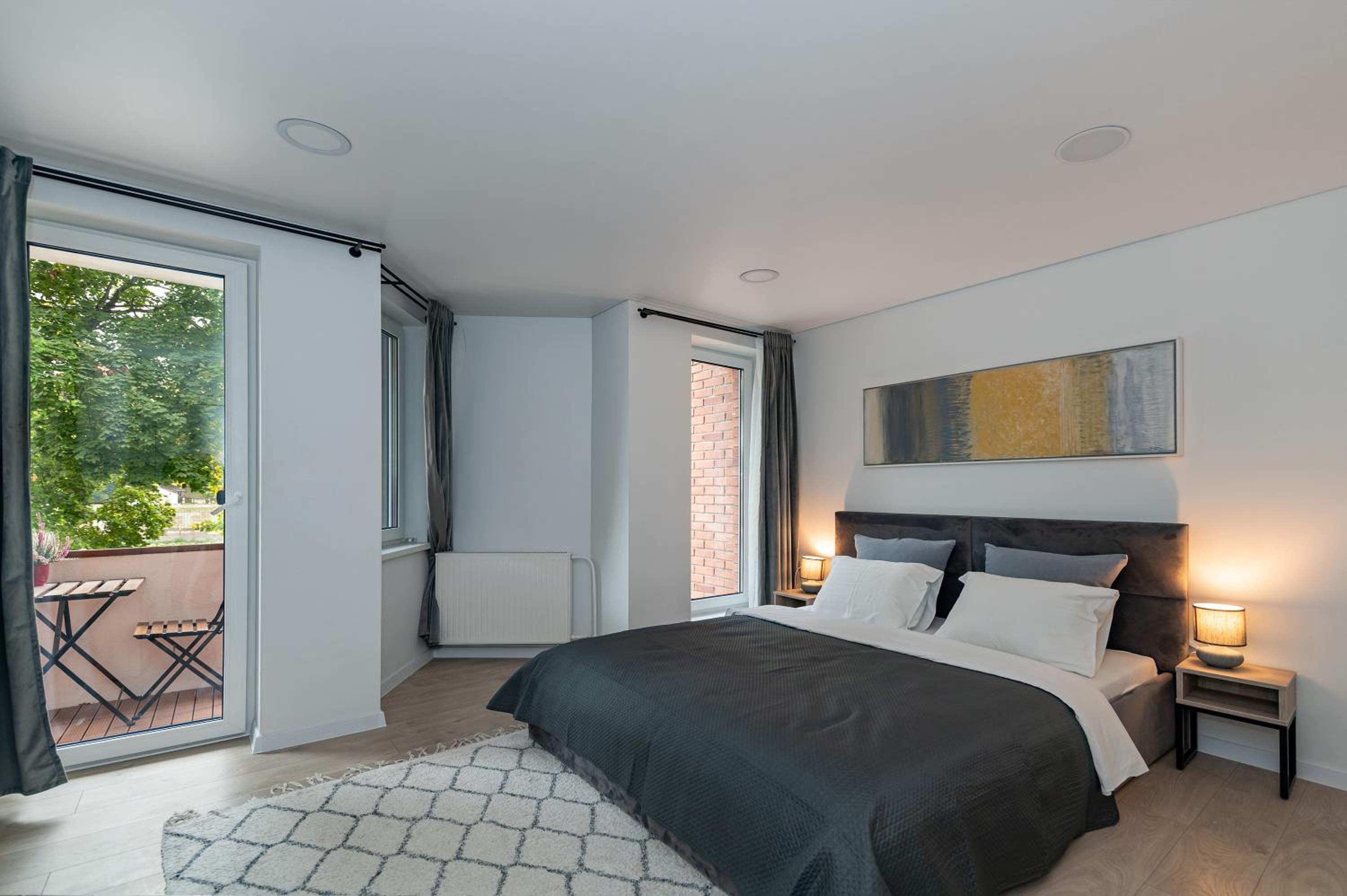 RIVERFRONT 2BD Old Town Apartment by Domvia view 4