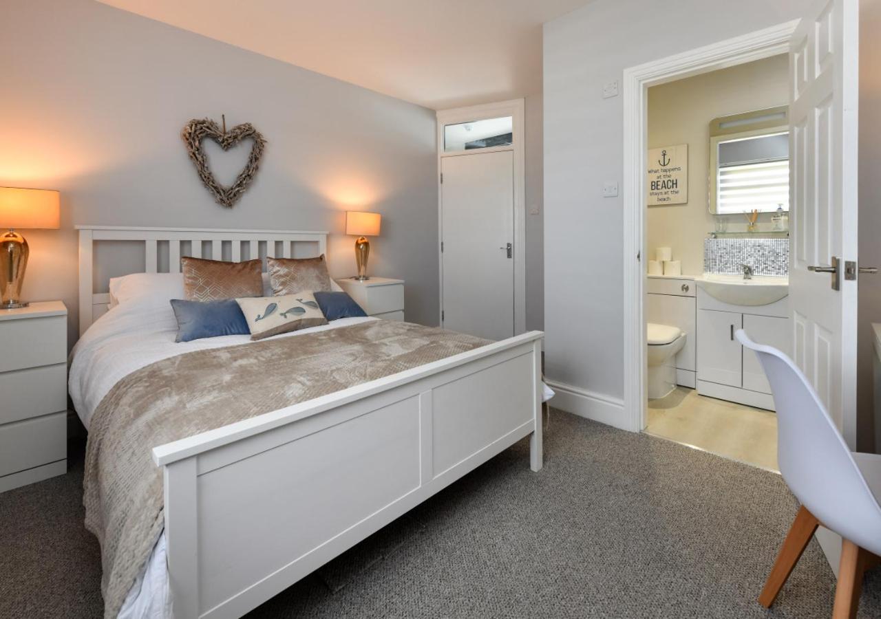 3 Bed in Pwllheli oc-sealig view 3