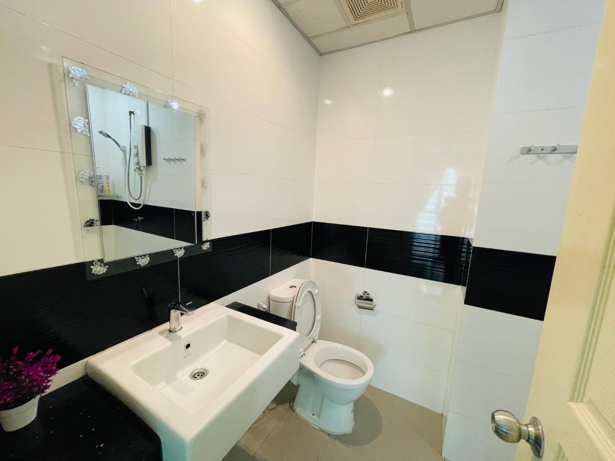 Mansion One by Hejmo Suites photo 6