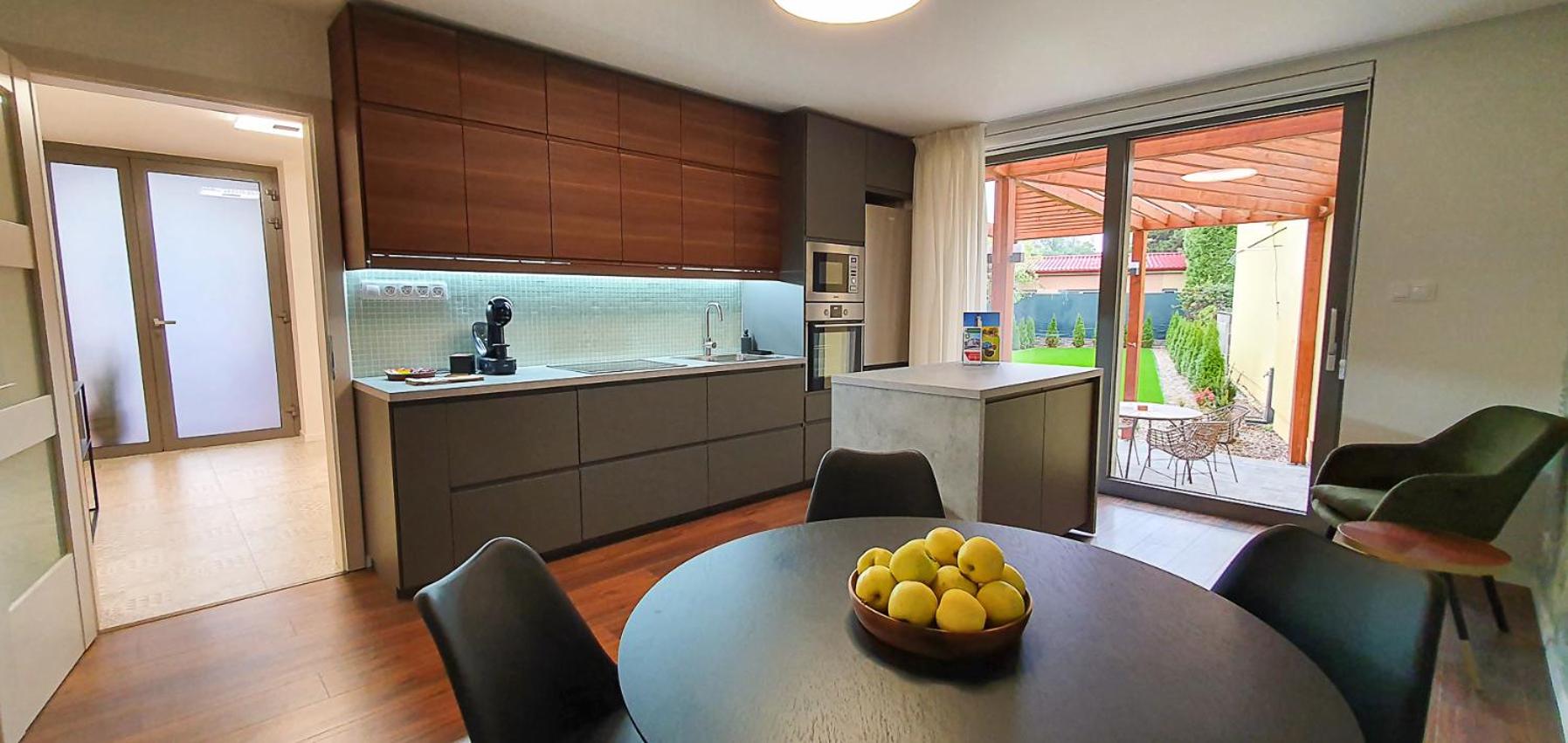 Central garden residence view 3