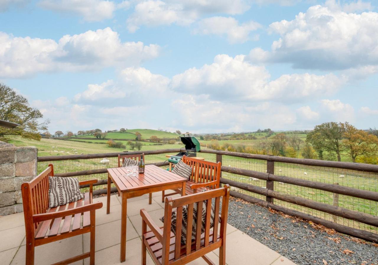 2 Bed in Y Drenewydd oc-waa401 view 2