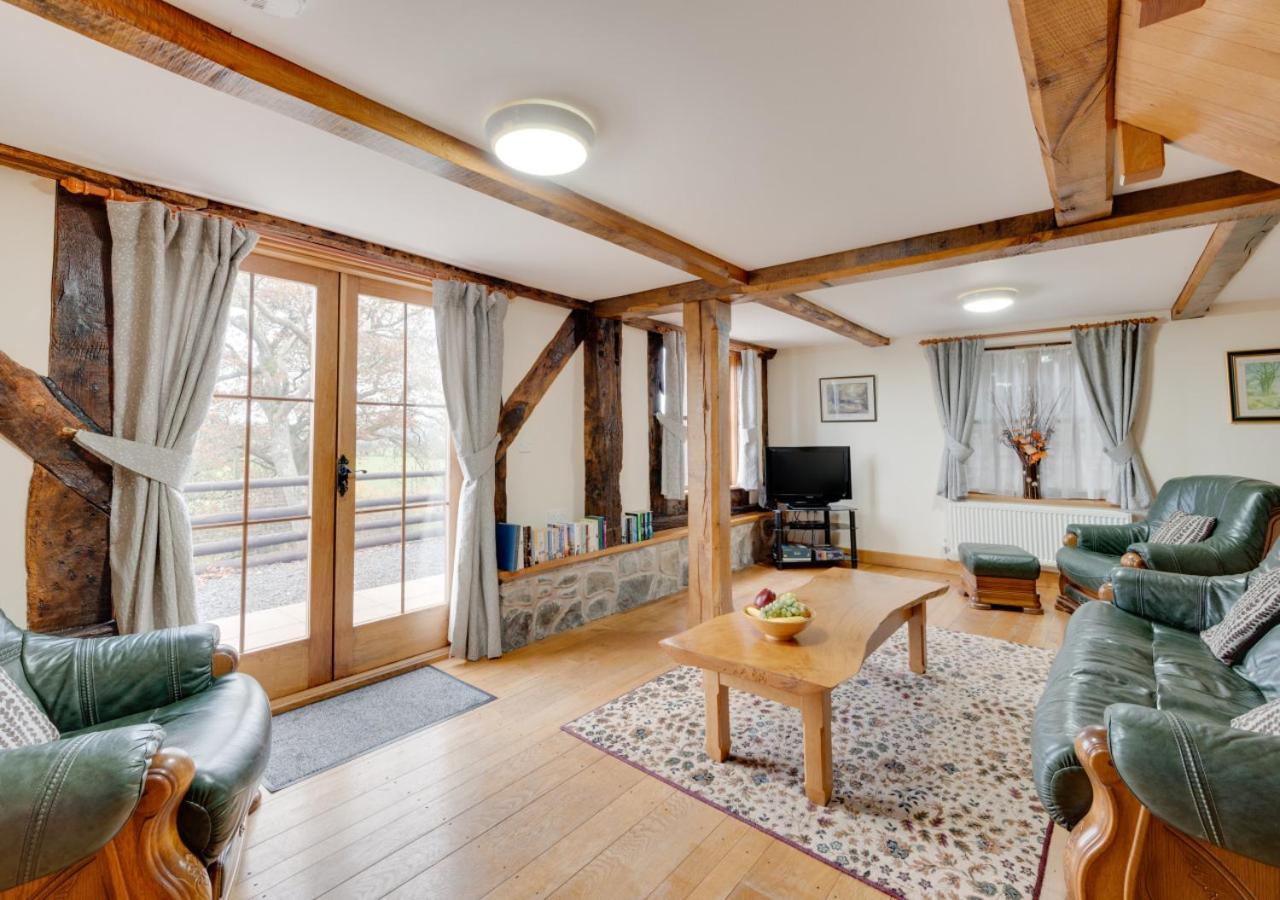 2 Bed in Y Drenewydd oc-waa401 view 3