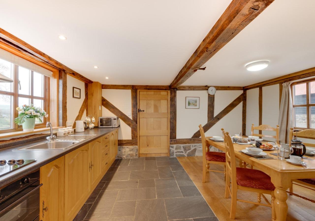2 Bed in Y Drenewydd oc-waa401 view 4