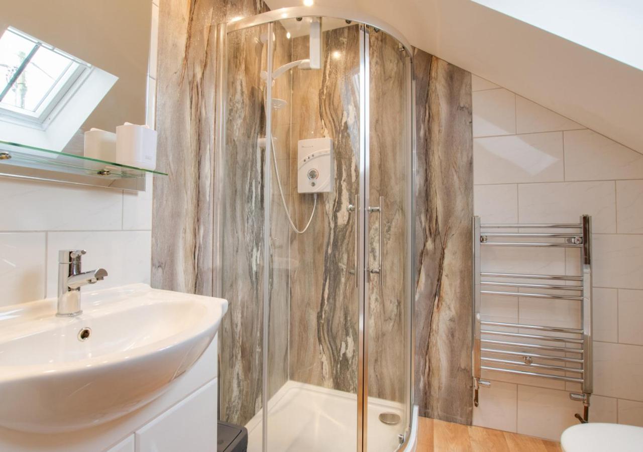 3 Bed in Reynoldston oc-hh330 view 3
