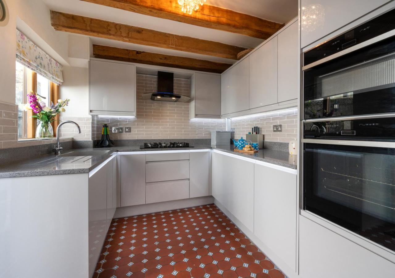 6 Bed in Tenby oc-pw9249 view 2