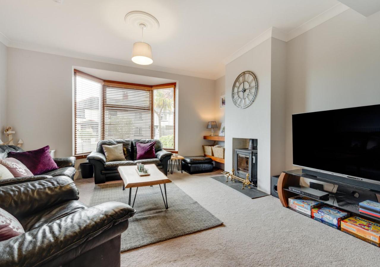3 Bed in Tenby oc-pw1025 view 2