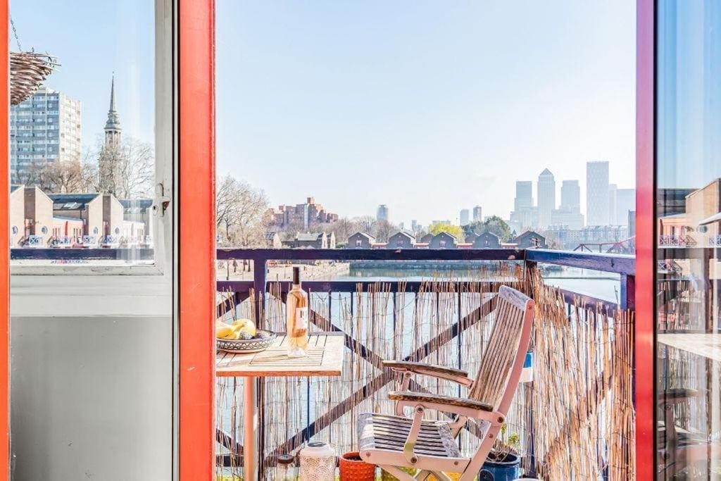 City Riverview Apartment with Parking
