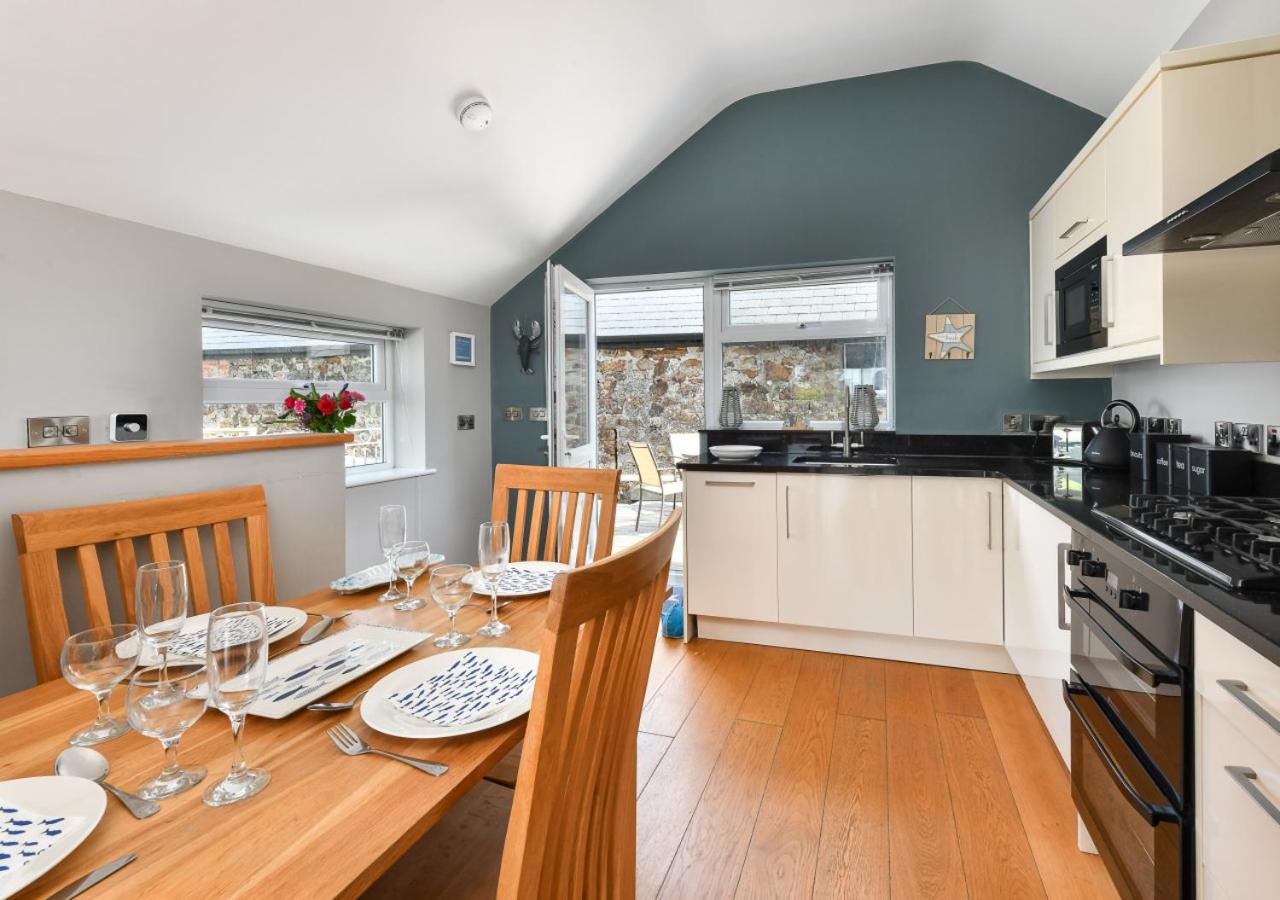 2 Bed in Abersoch oc-barnpl view 3