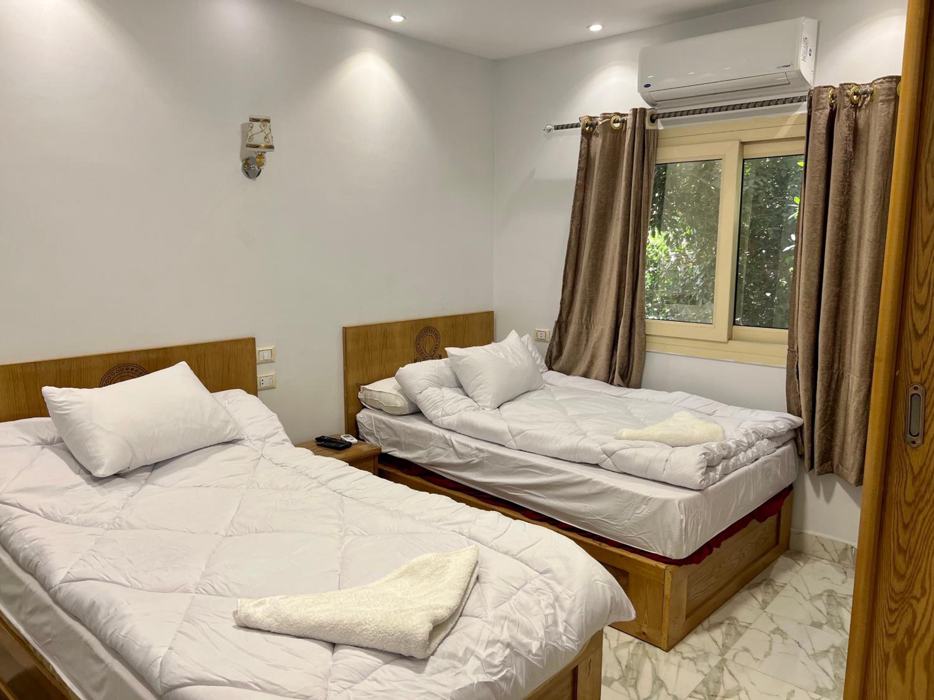 Life Pyramids Inn