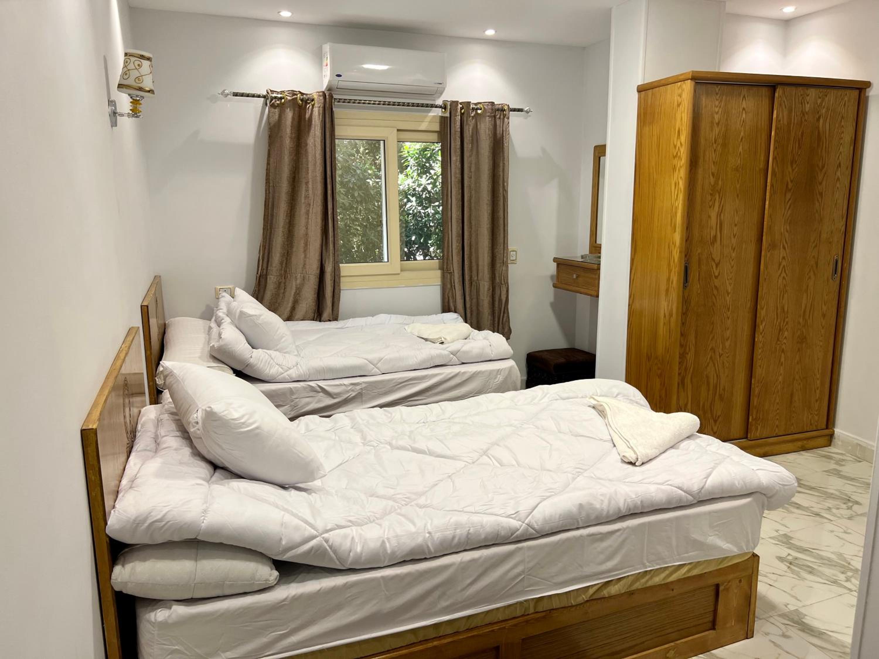 Life Pyramids Inn