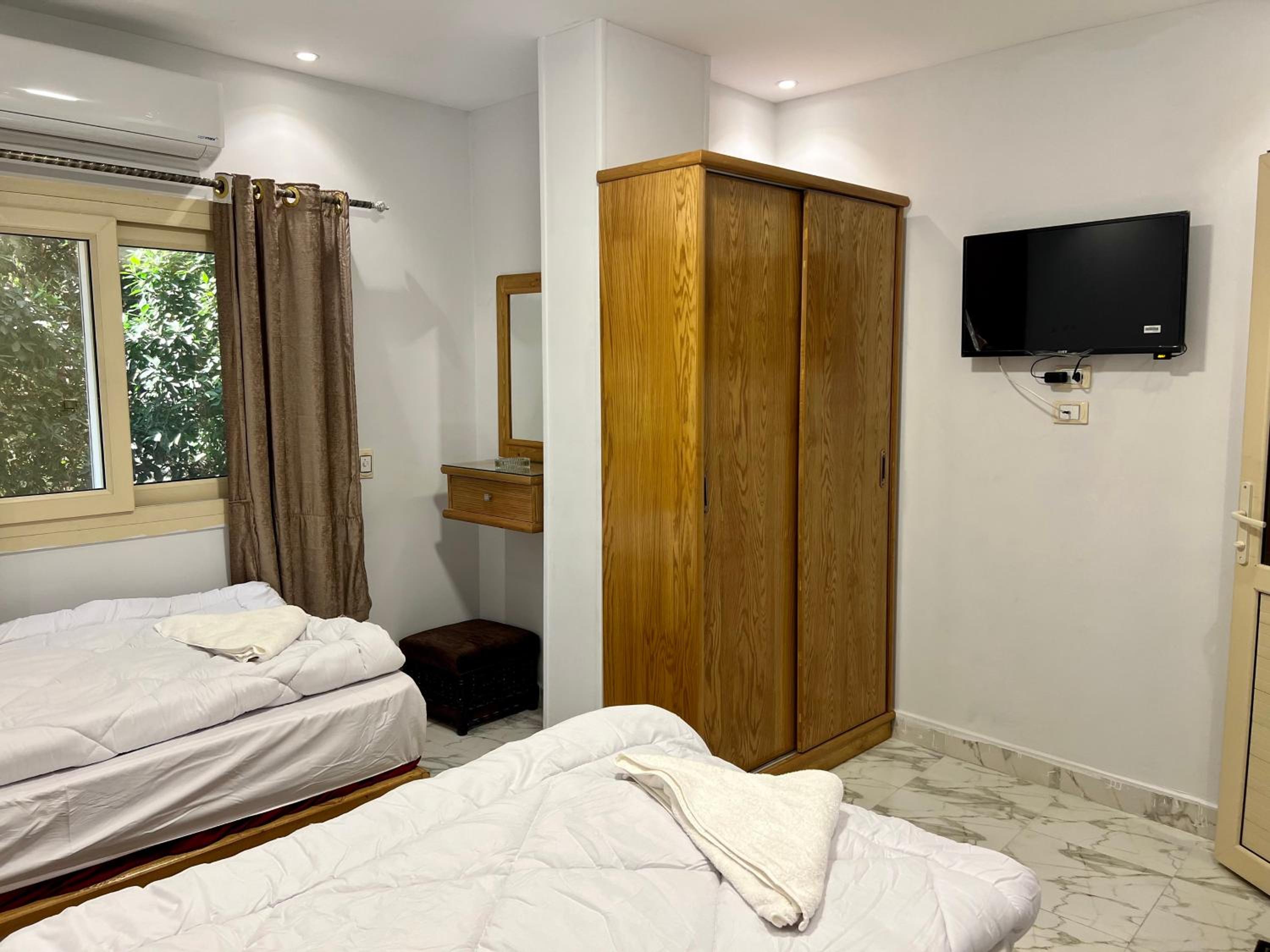 Life Pyramids Inn