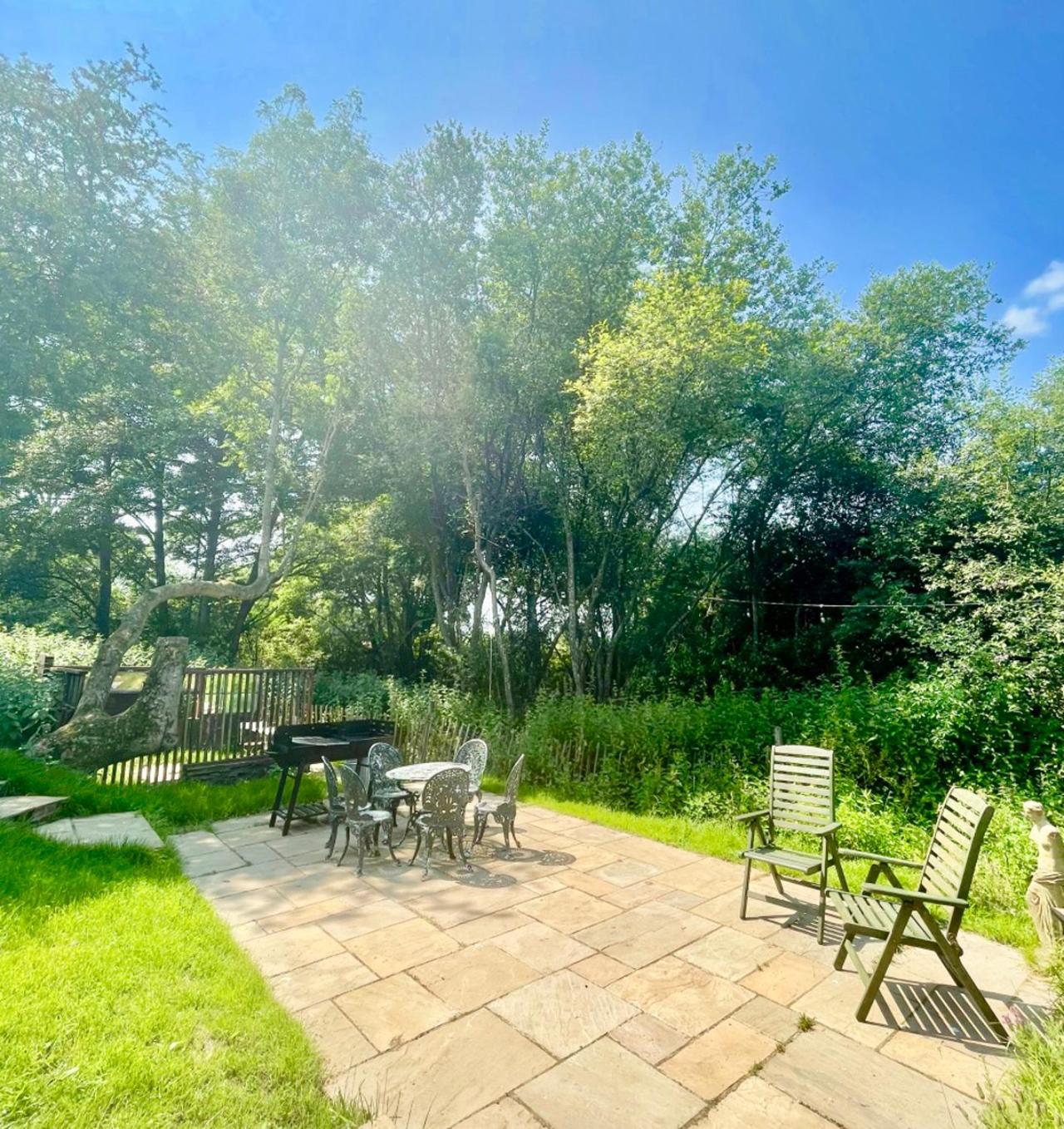 Tree Tops Holiday Let & Sauna South Downs West Sussex Sleeps 10 view 3