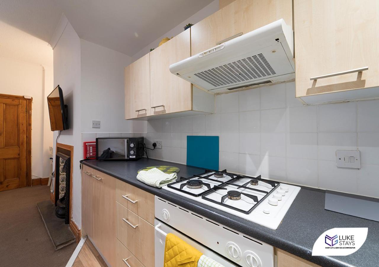 Luke Stays - Grosvenor Road view 4