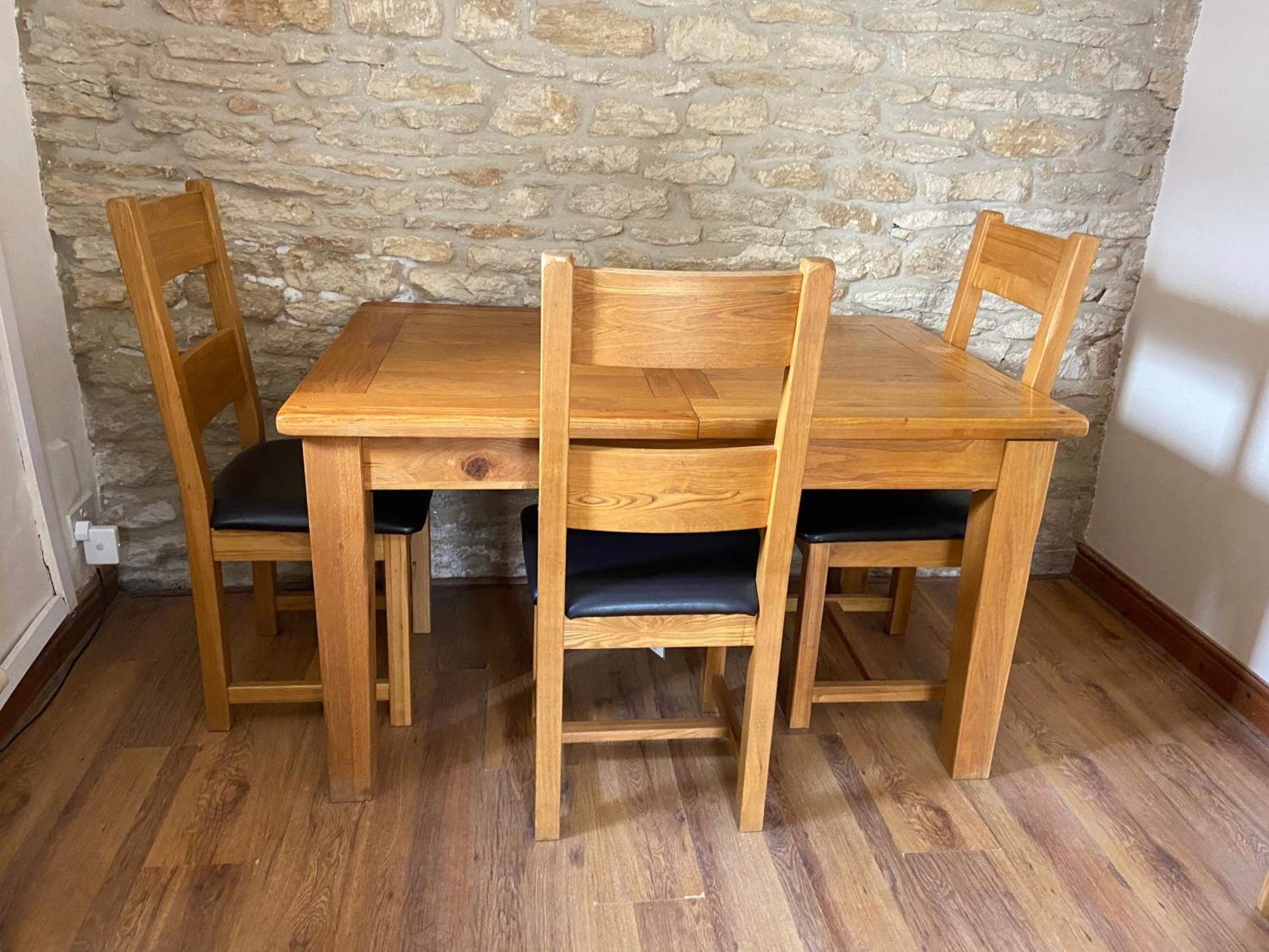 Tupenny Cottage, Old Mill Farm, Cotswold Water Park view 3