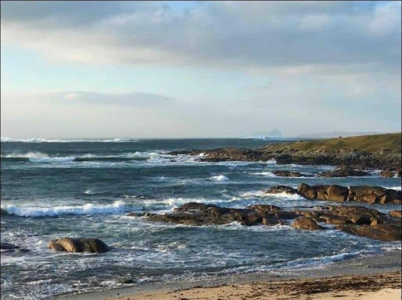 Drop Anchor House, Spacious 3 bedroom apartment, fabulous sea views view 2
