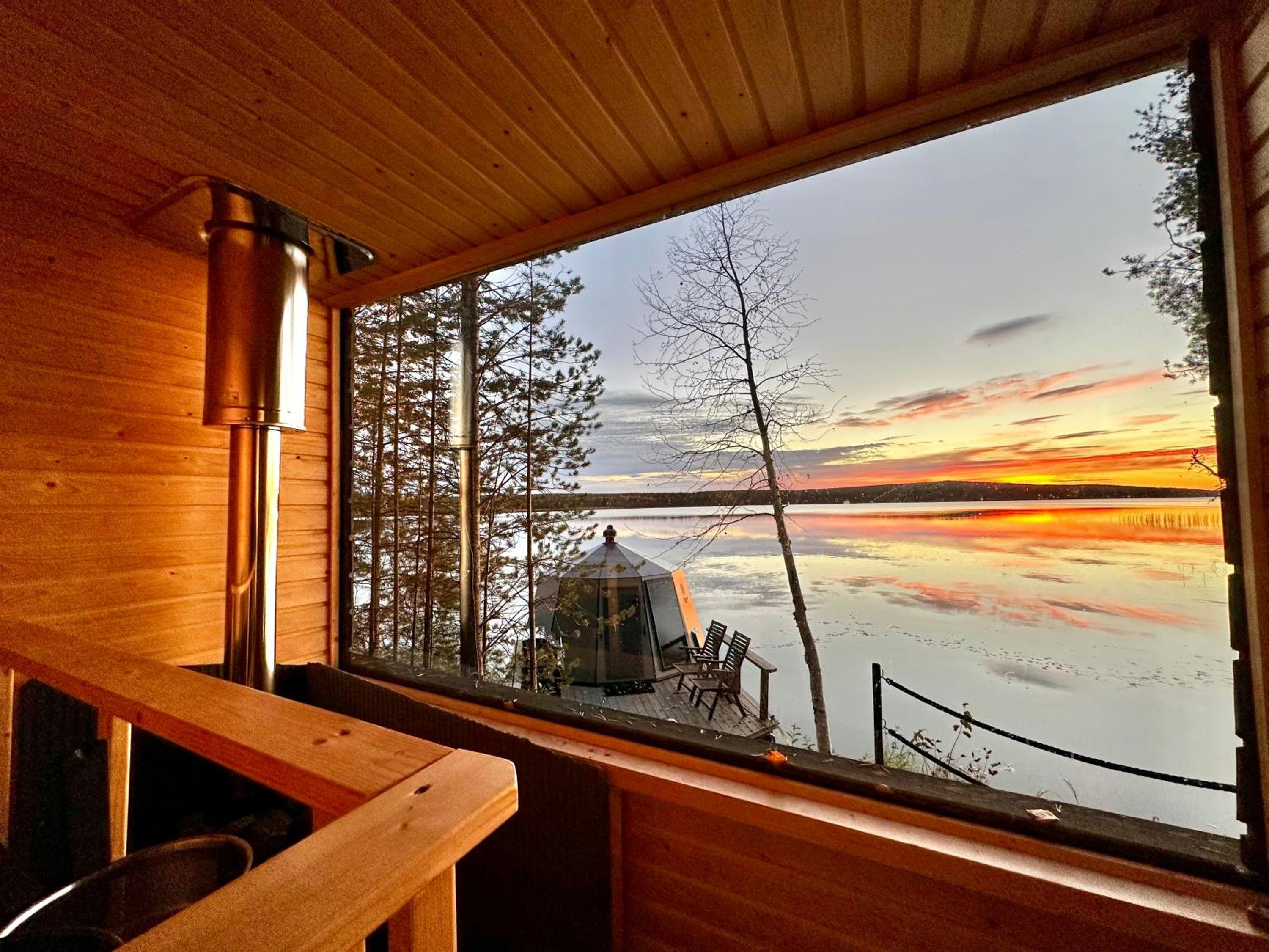 Northern Lights Glass Igloo Getaway For Couples view 2
