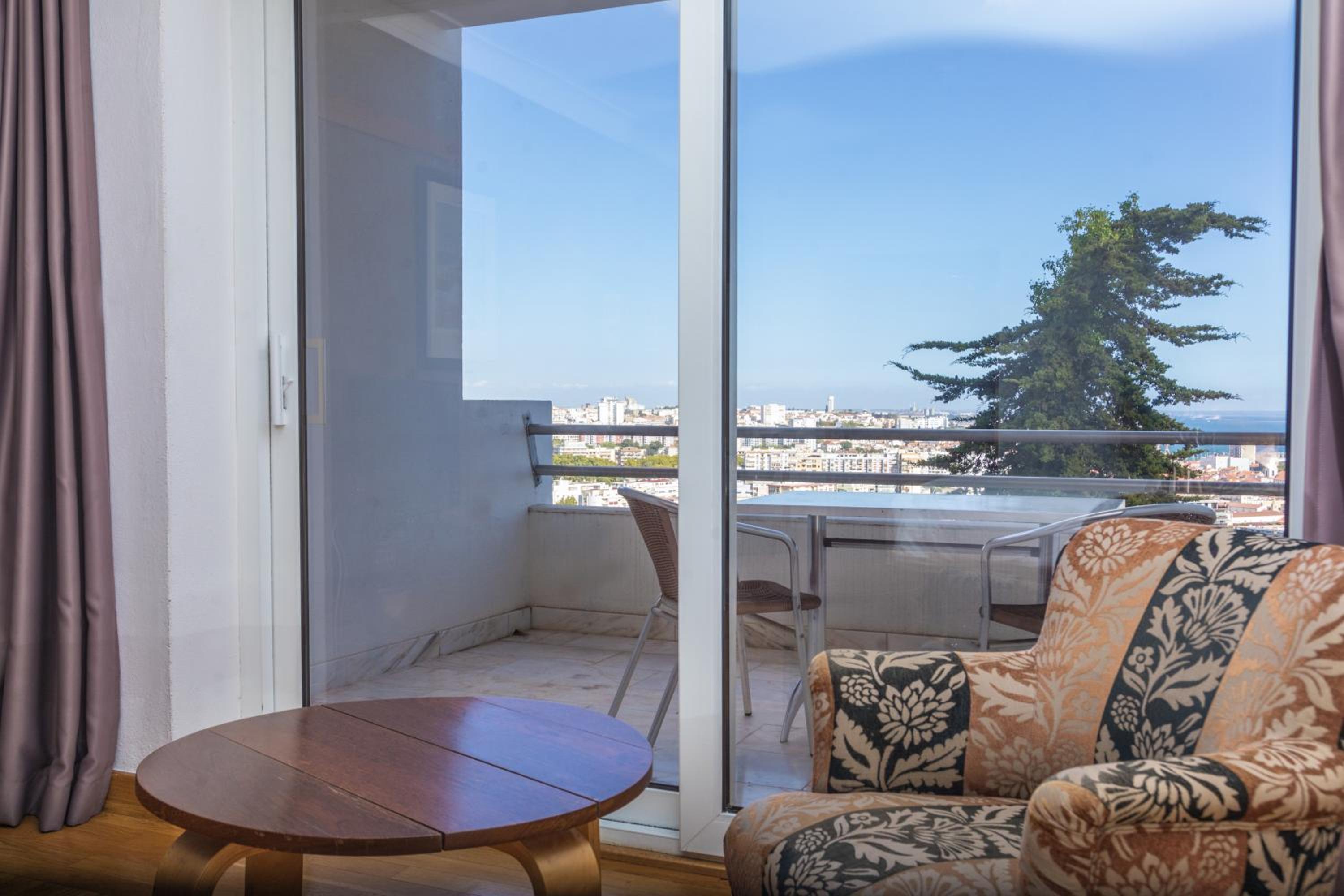 Hotel B&B HOTEL Sado Setúbal - Image 1