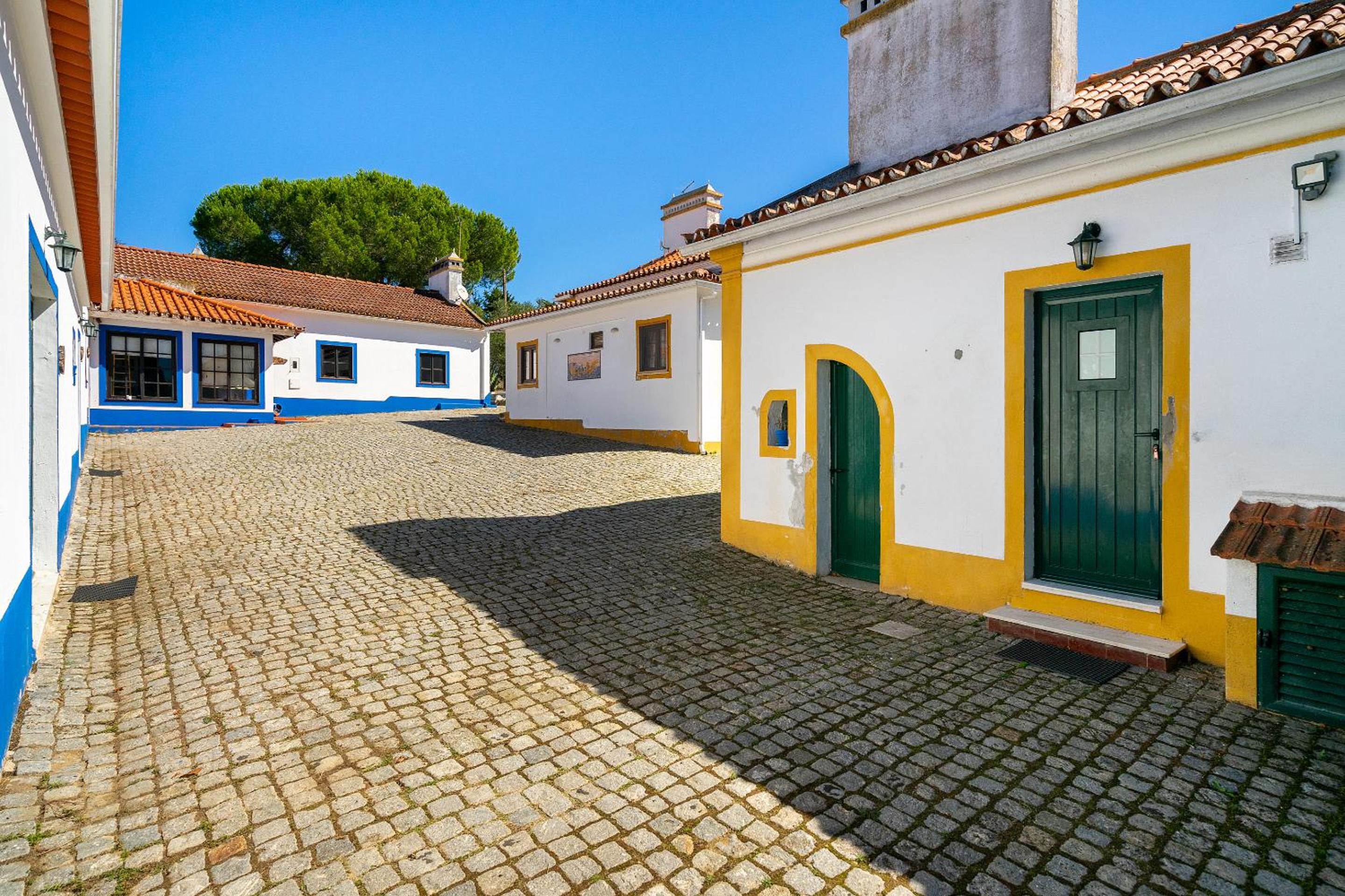 Chaparral Wonderful house in Nature 1h from Lisbon by Soulplaces
