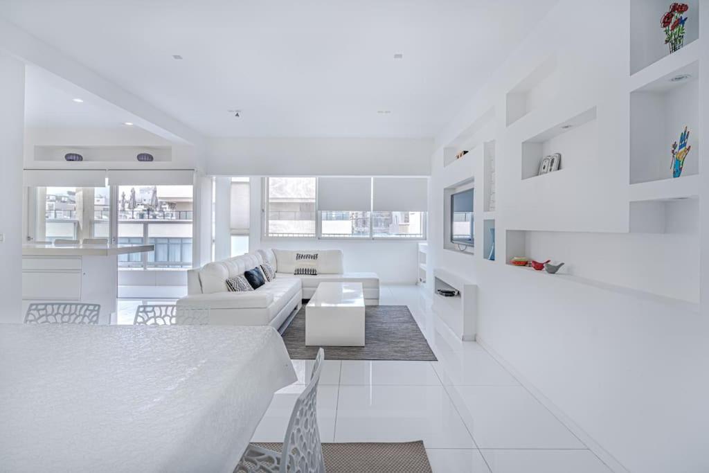 Spacious 3BR in Ben yehuda by Holiday-rentals view 2