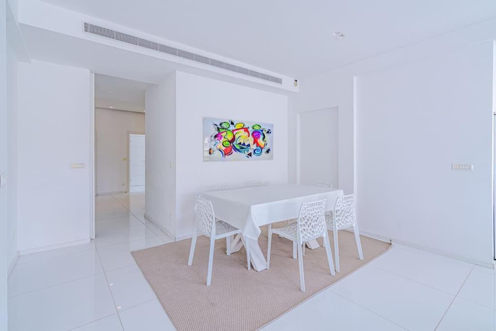 Spacious 3BR in Ben yehuda by Holiday-rentals view 5