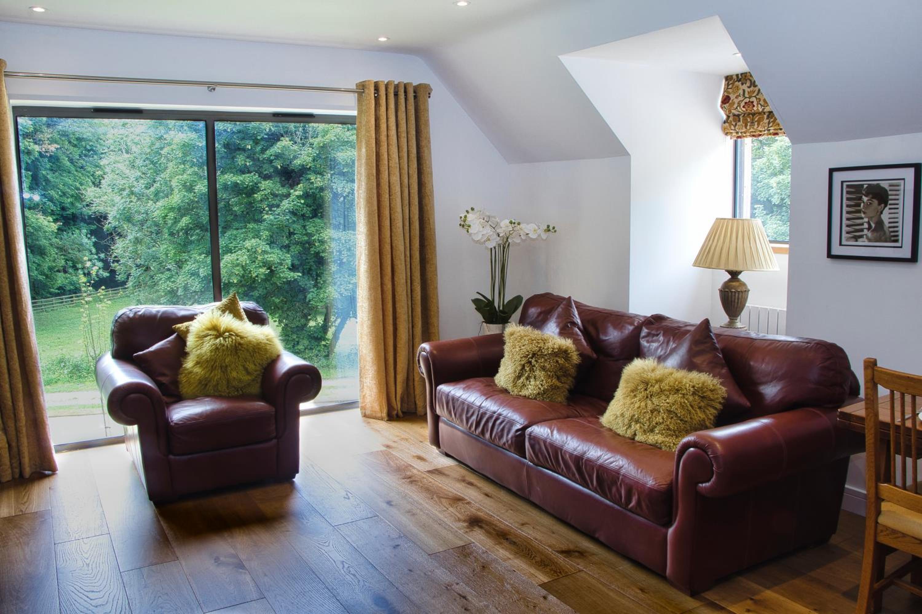 The Loft at Hewletts Farm - Stunning Apartment on The Cotswold Way Close to Cheltenham view 4