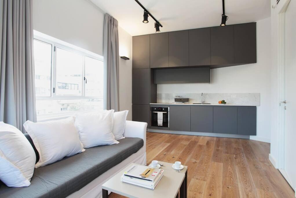 Modern 1BR in Dizengoff by Holiday-rentals view 2