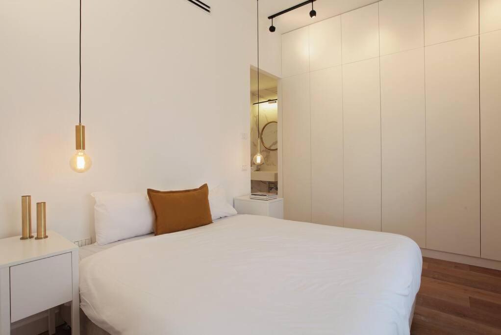 Modern 1BR in Dizengoff by Holiday-rentals view 3
