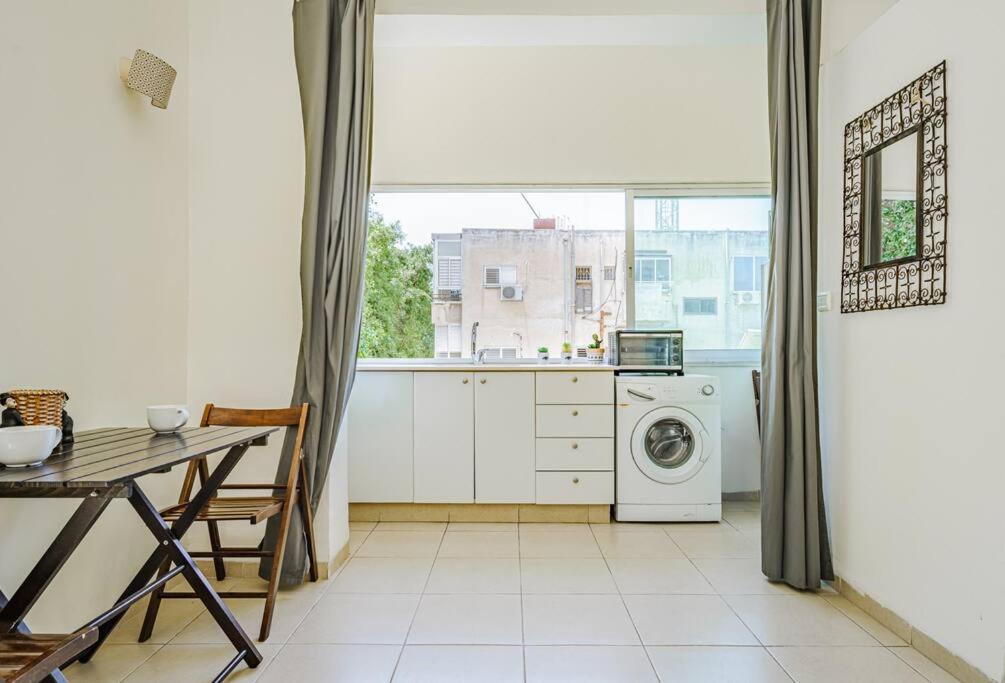 Central 1BR in Dizzengoff by Holiday-rentlas view 5