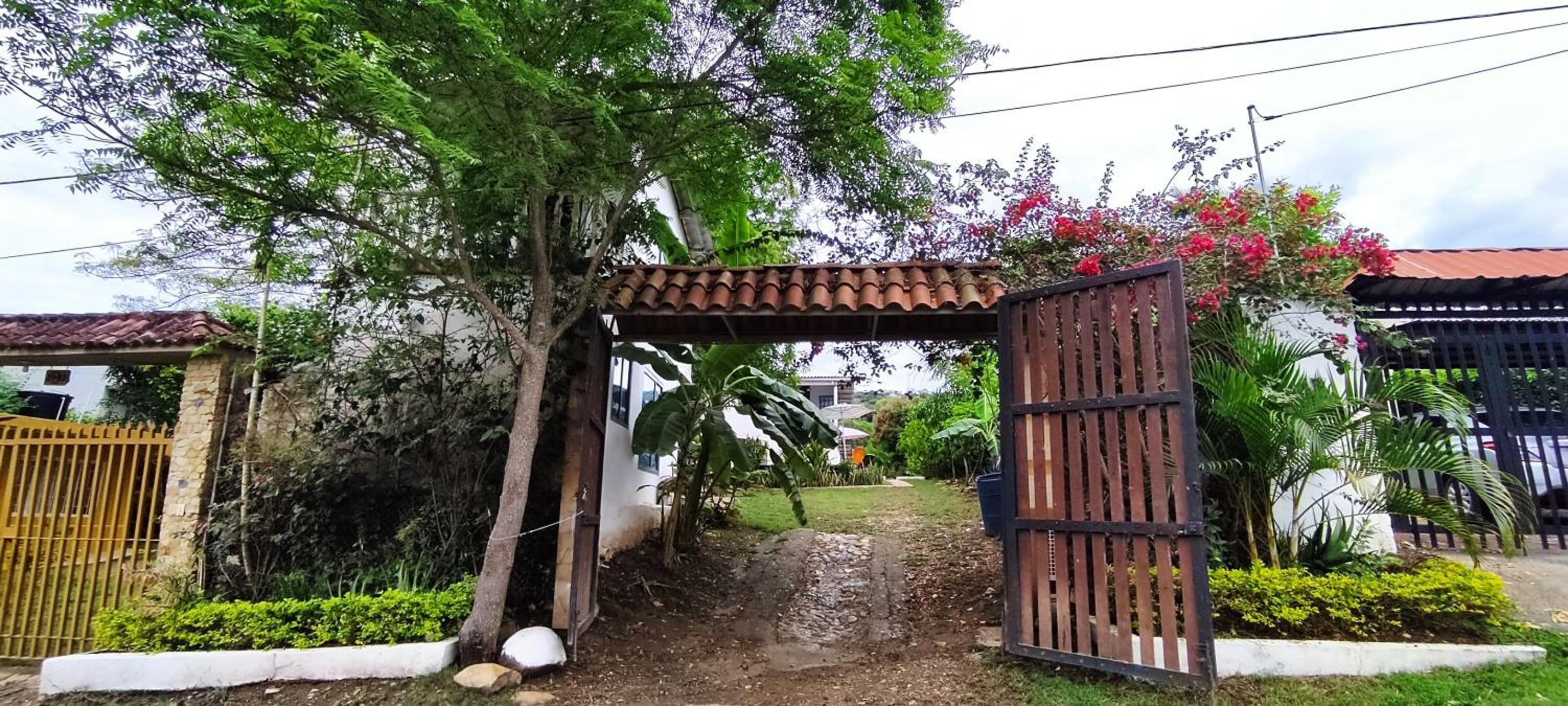 CASA FAMILIAR Y DE DESCANSO VILLA LORENZA - APULO CUND.