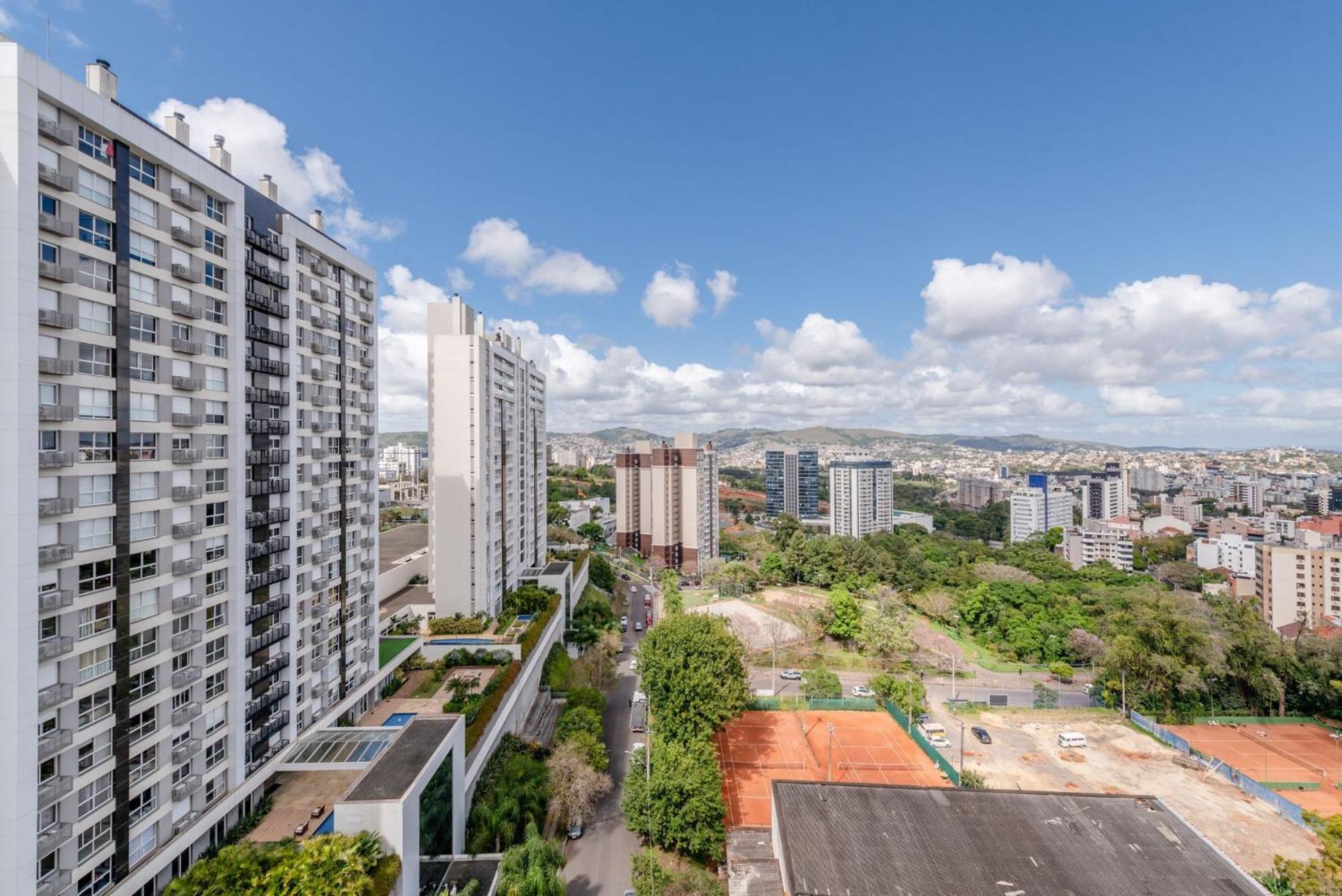 LIV - Apartment 1602 view 4