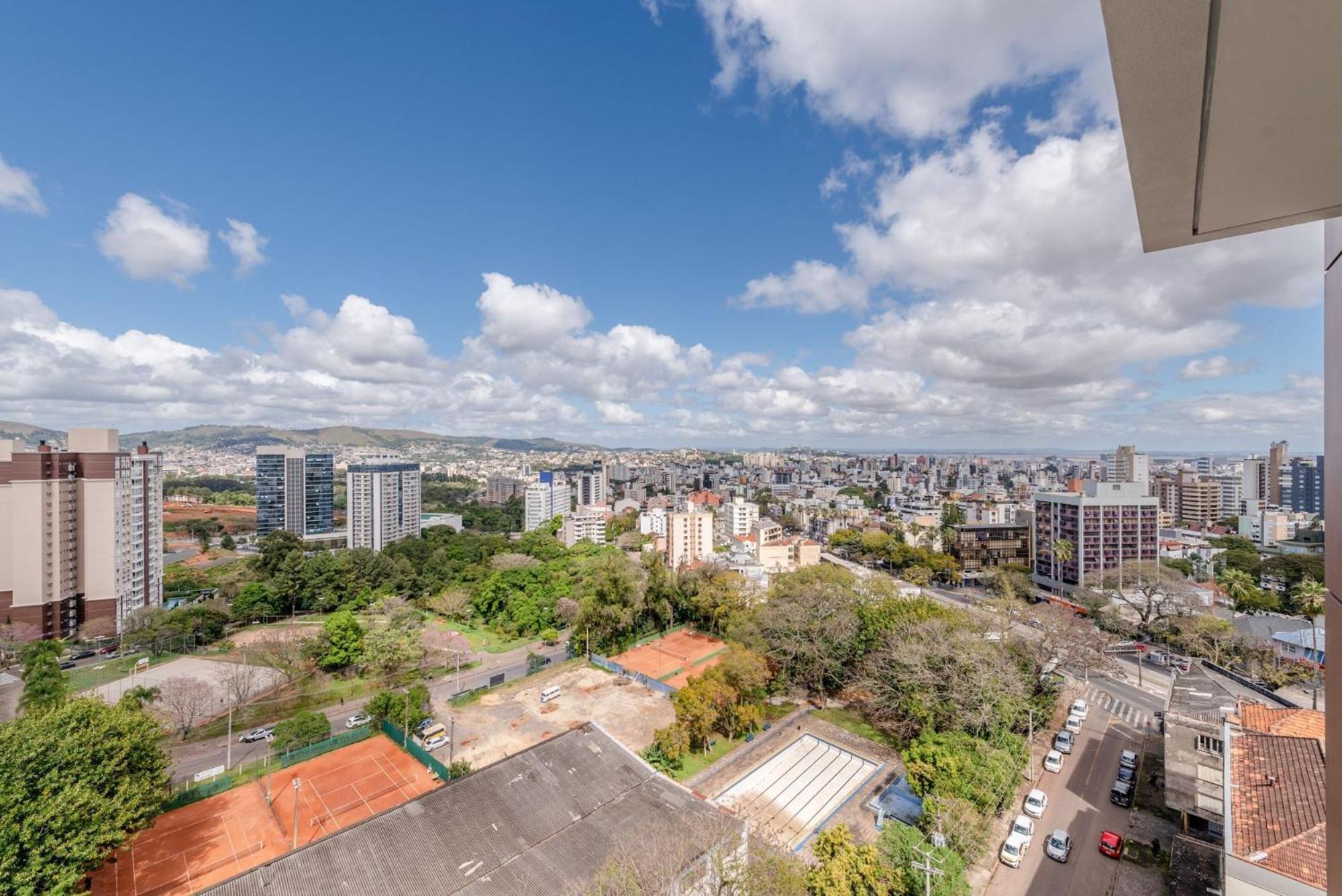 LIV - Apartment 1602 view 5