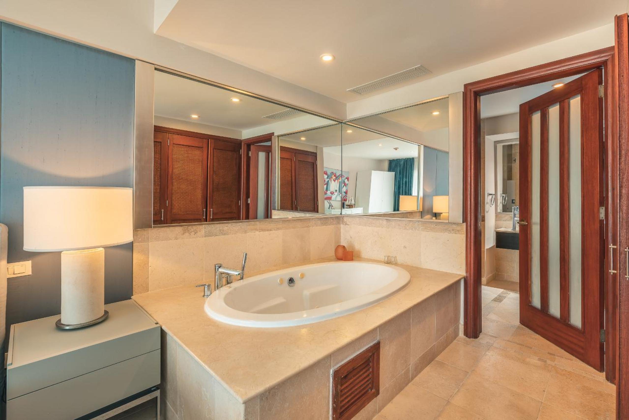 Apartment with ocen view at Punta Palmera CBD