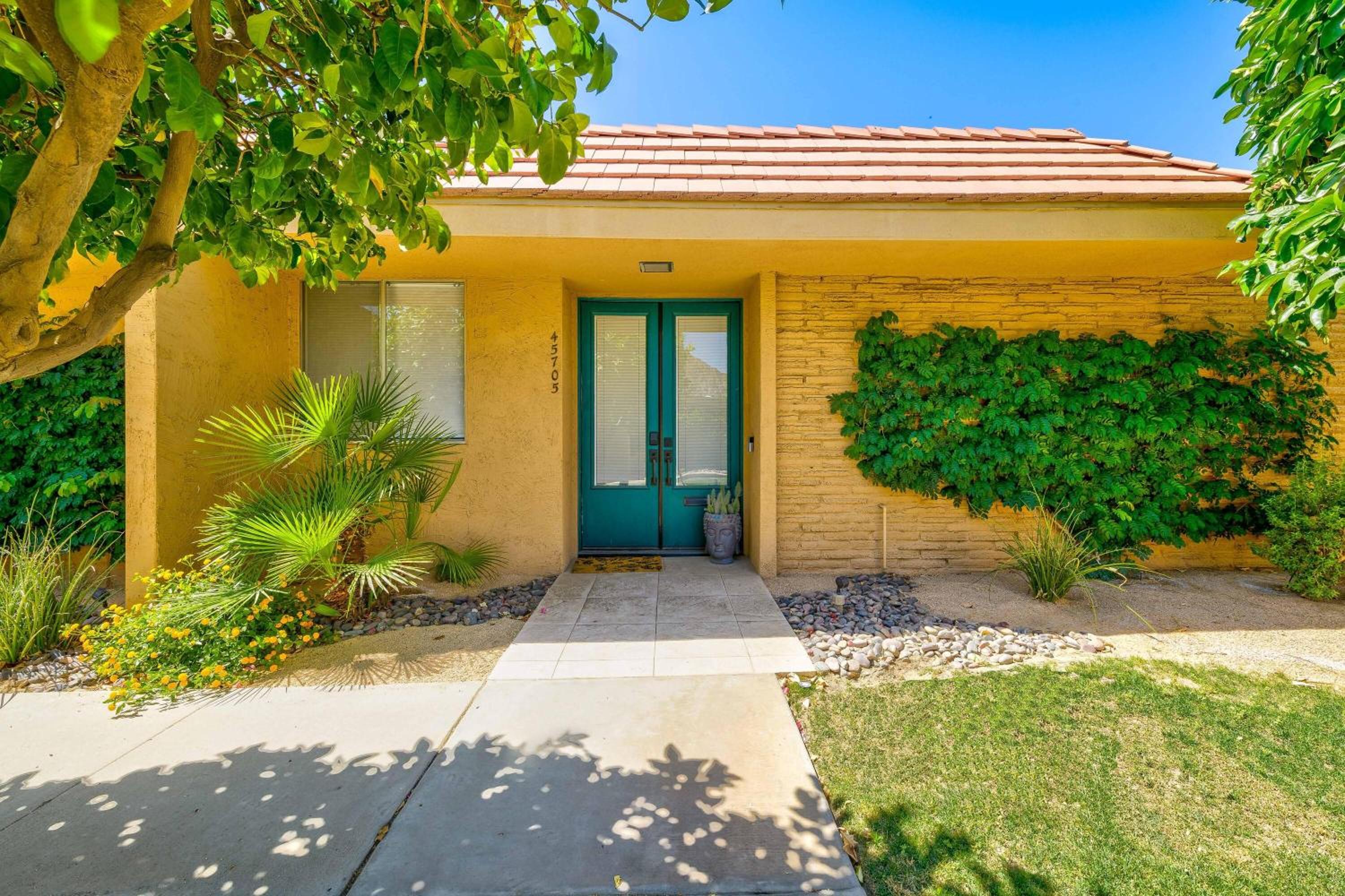 Tranquil & spacious, newly updated, great location view 5