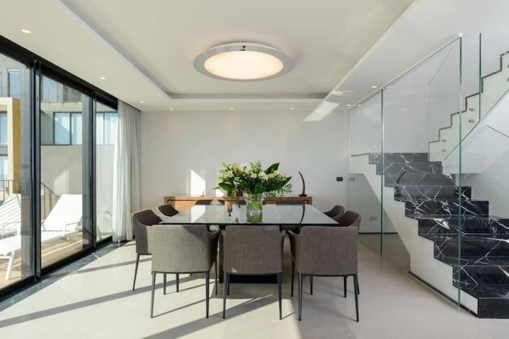 Luxurious 5BR Penthouse with Sea View by HolyGuest view 2