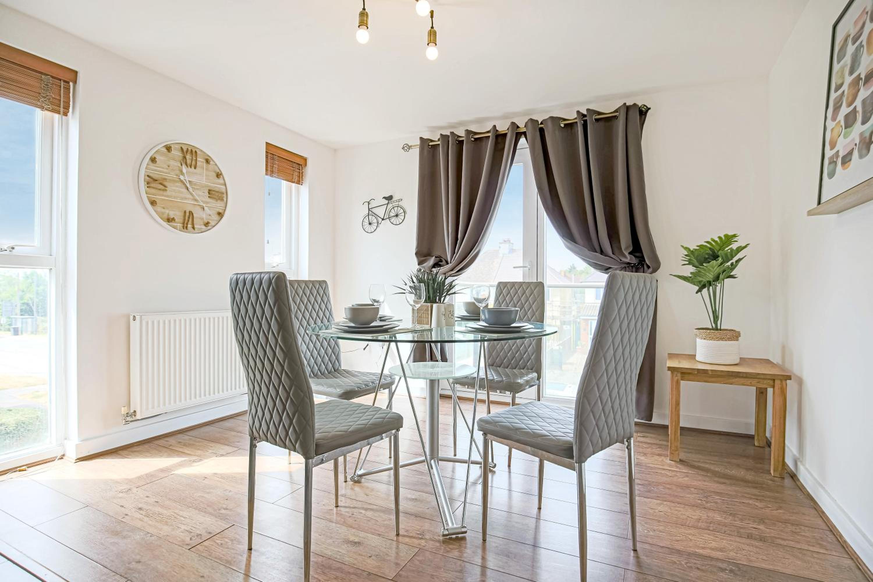 Stylish 2 Bedroom Duplex Apartment - Close to City Centre - Balcony, Free Parking, Self-Check-In, Fast Wifi & Smart TVs by Yoko Property, photo 10