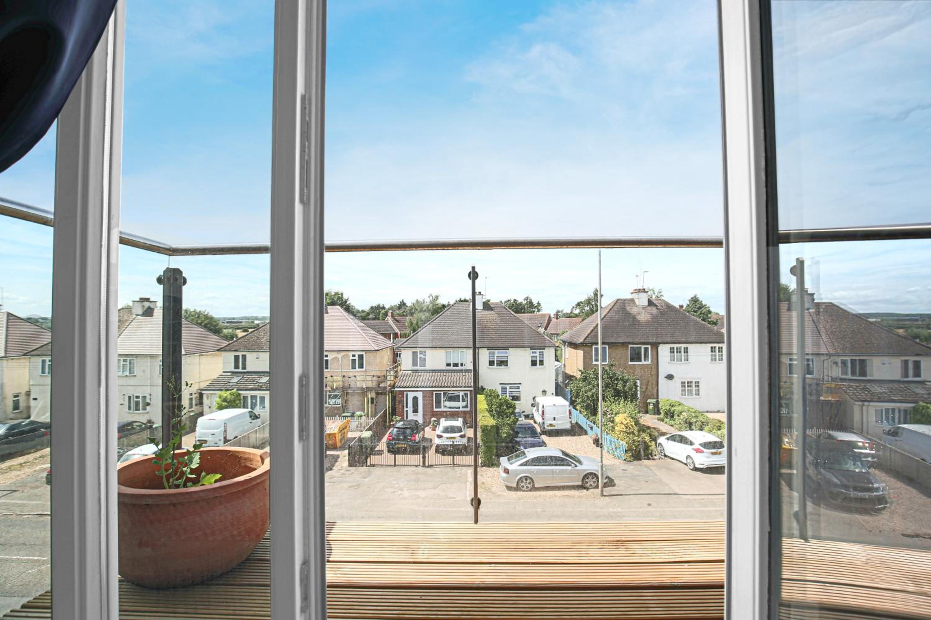Stylish 2 Bedroom Duplex Apartment - Close to City Centre - Balcony, Free Parking, Self-Check-In, Fast Wifi & Smart TVs by Yoko Property, photo 24
