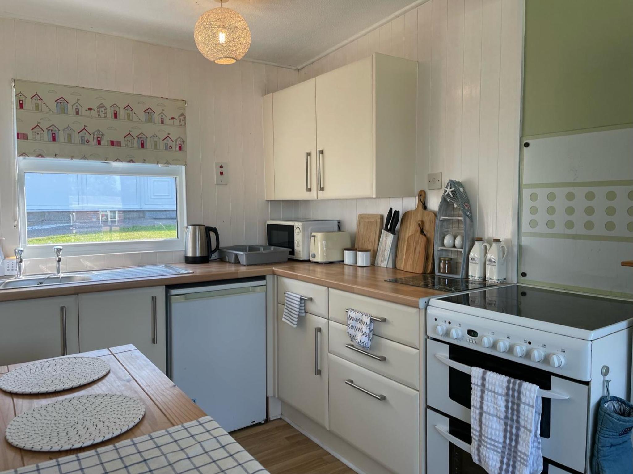 Entire Cozy Chalet in Bideford Bay Holiday Park view 3