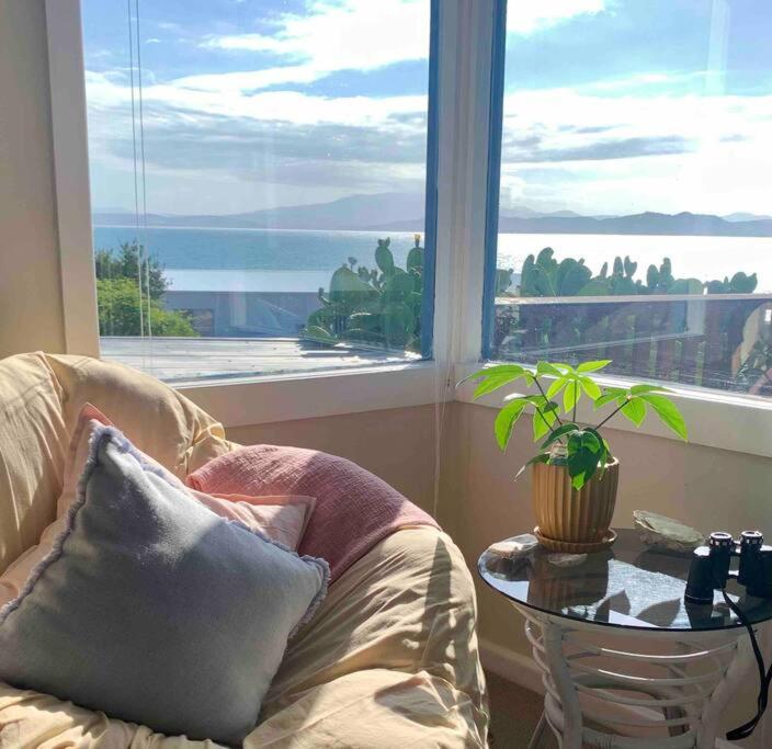 The Lazy Fig - Ocean Views, Orchard & Pizza Oven