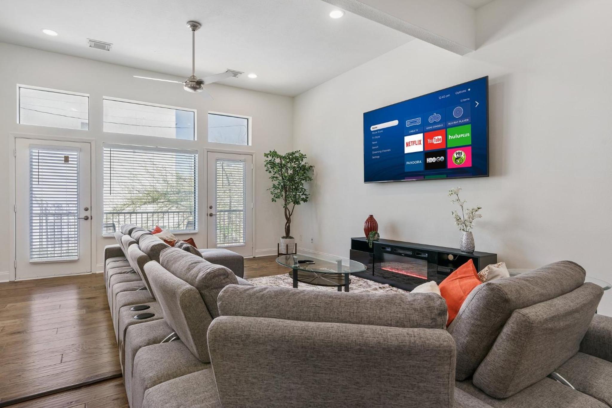 Lavish Downtown Home with Stunning Rooftop Deck Views view 2