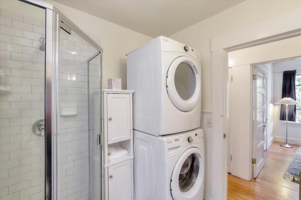 Light filled Condo 3 Bedrm with enclosed sunny backyard view 4
