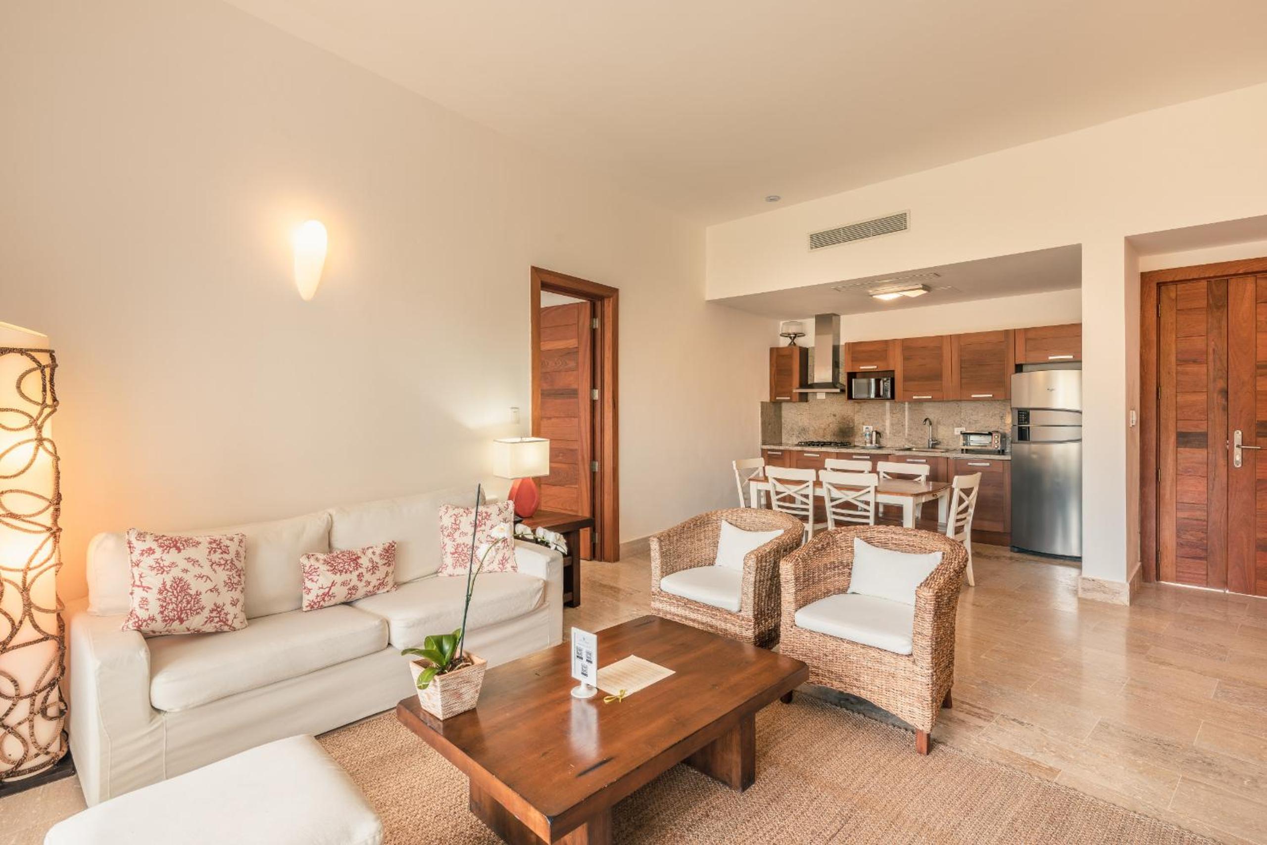 Go away to this charming apt at Sublime w private jacuzzi included view 4
